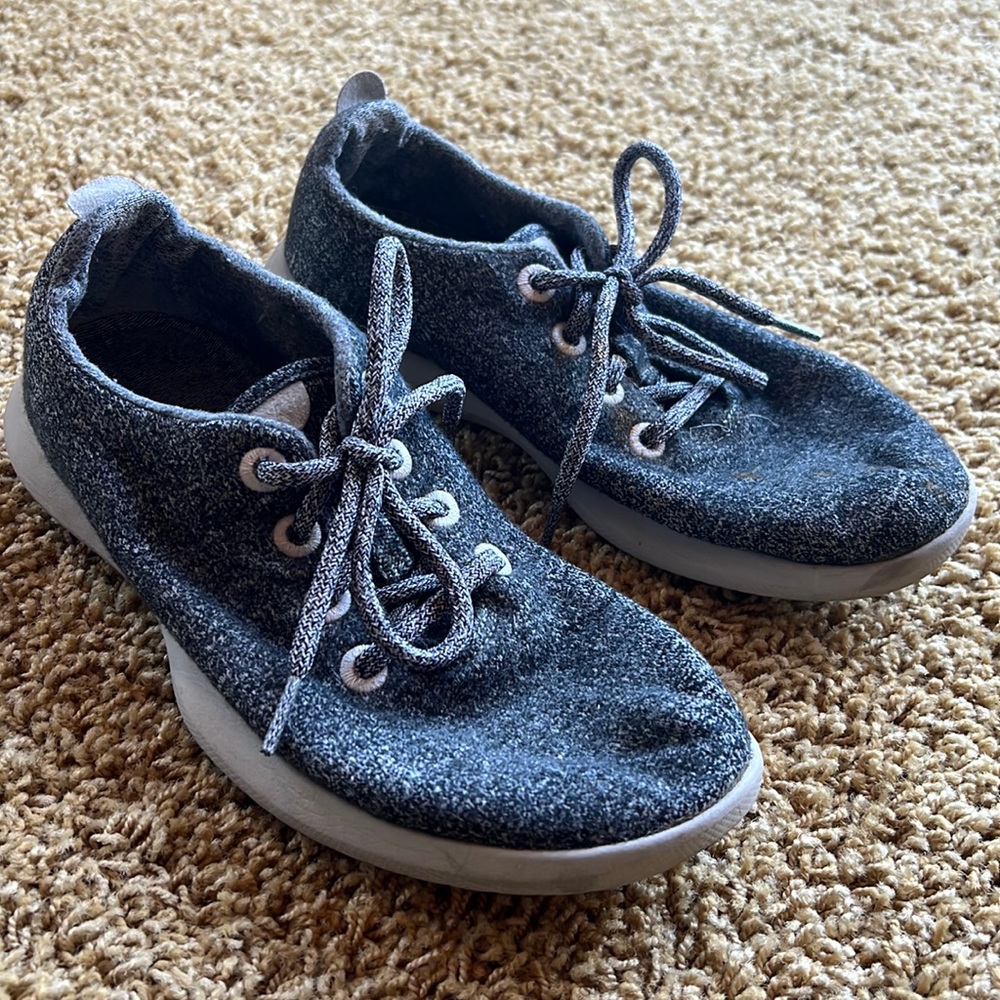 ALLBIRDS WOOL RUNNERS - WOMEN’S 9